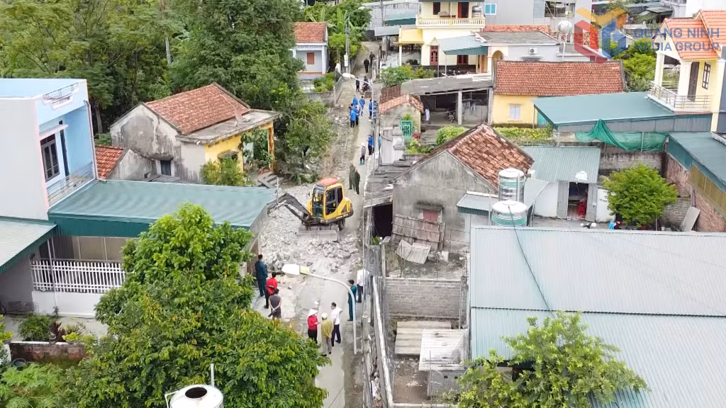 15 hộ dân ở ngõ 342, tuyến đường Mạc Đăng Dung, khu phố cây số 11, phường Đông Mai đồng thuận hiến đất, vật kiến trúc để nâng cấp đô thị. 
