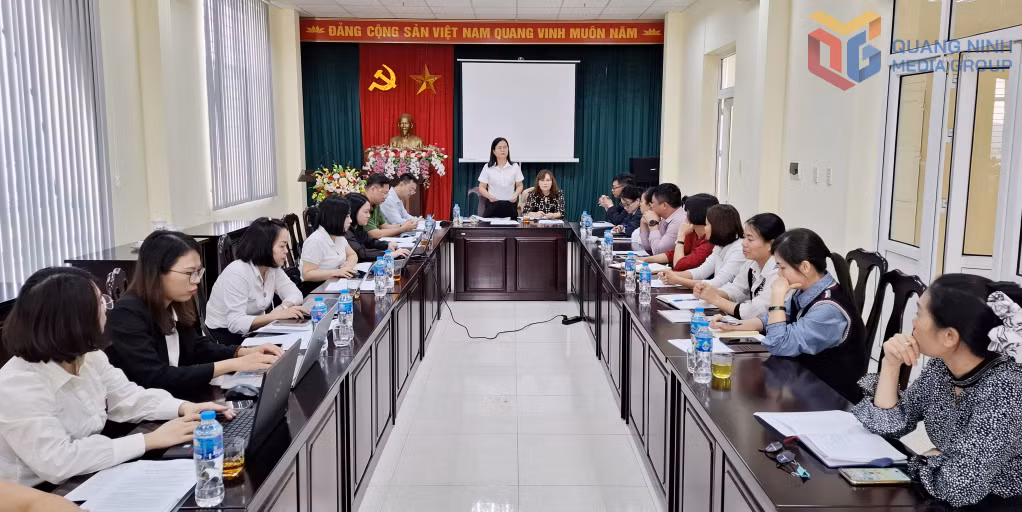 Tổ công tác liên ngành do BHXH tỉnh chủ trì làm việc với 15 doanh nghiệp nợ đọng BHXH trên địa bàn các phường: Uông Bí, Vàng Danh, Yên Tử, tháng 10/2025.