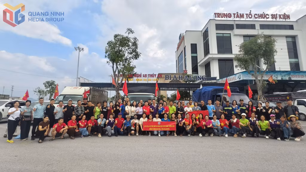 Thành viên CLB Ngân hàng máu sống 24h tham gia hỗ trợ các địa phương bị thiệt hại do bão lũ năm 2025.