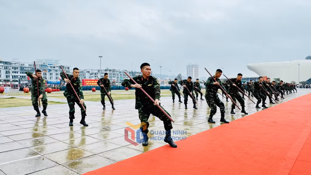 Các lực lượng tham gia biểu diễn võ thuật tại Lễ ra quân huấn luyện.