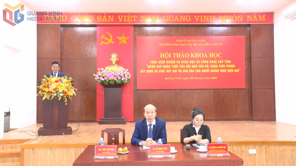 Ths. Trần Thế Khoa, Phó Hiệu trưởng Trường Đào tạo Cán bộ Nguyễn Văn Cừ phát biểu kết luận Hội thảo.