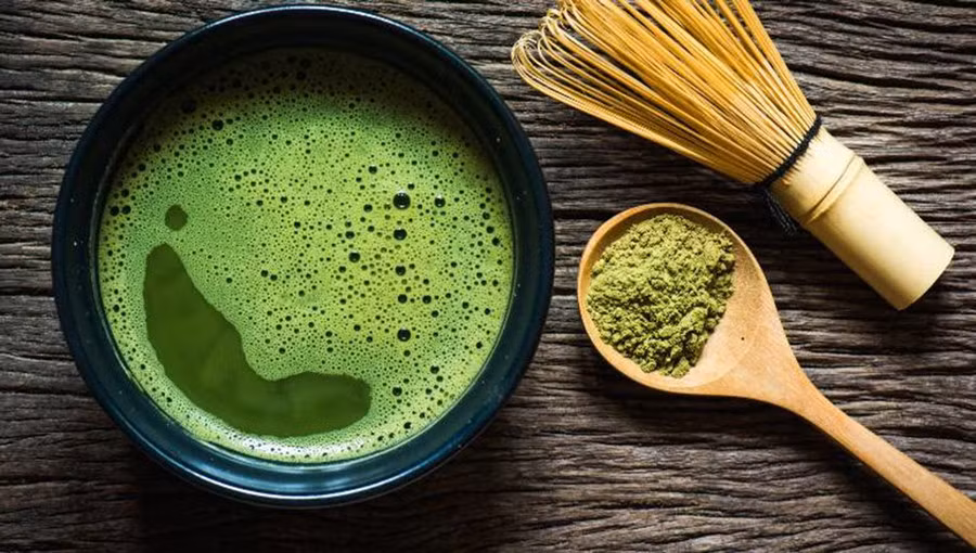 Uống trà matcha thường xuyên giúp giảm các dấu hiệu lão hóa và cải thiện độ đàn hồi của da