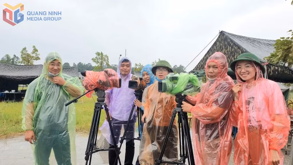 ...niềm đam mê với nghề và sự cống hiến của phóng viên vẫn luôn cháy bỏng.