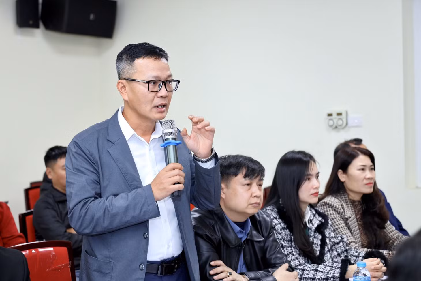 Đại diện các cơ sở giáo dục ở Bắc Giang chia sẻ về việc thực hiện Thông tư 29. Ảnh: TH