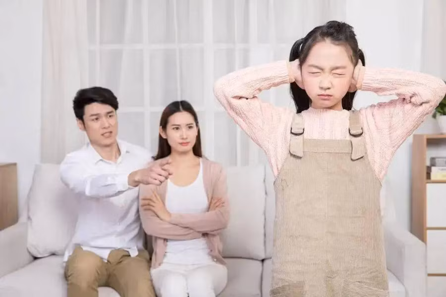 Trái tim và tâm trí của trẻ rất mỏng manh, dễ bị tổn thương. (Ảnh: ITN)
