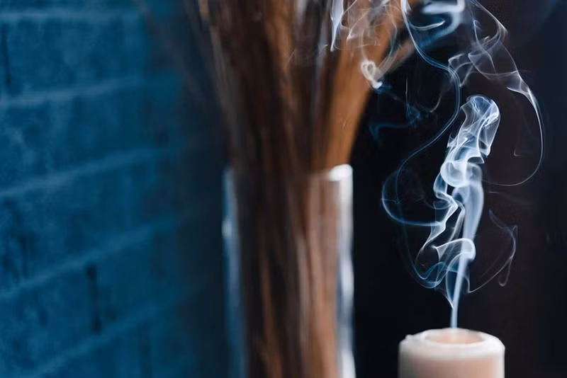 Sử dụng nến thơm kém chất lượng gây hại cho sức khỏe (Ảnh minh họa)