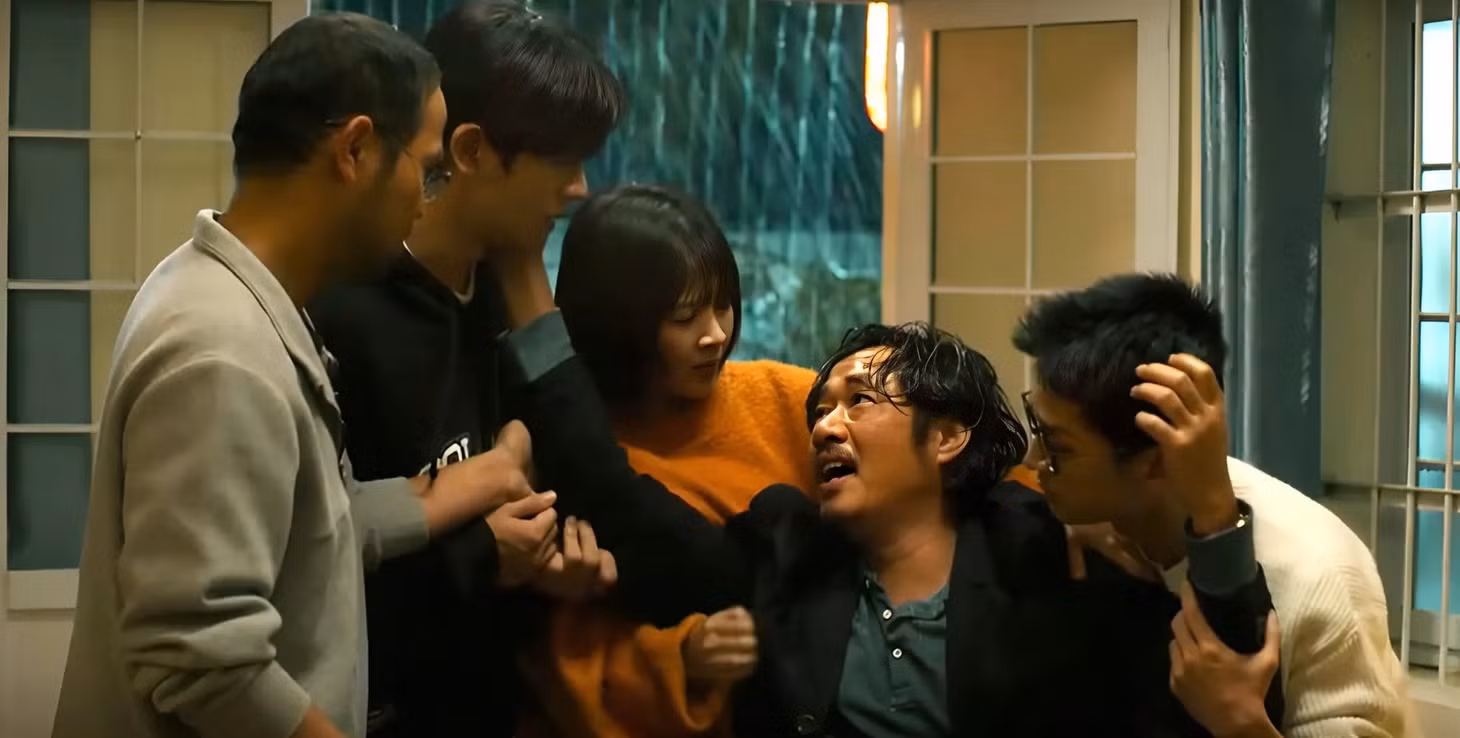 Hàng loạt bi kịch đổ dồn vào gia đình 5 bố con.