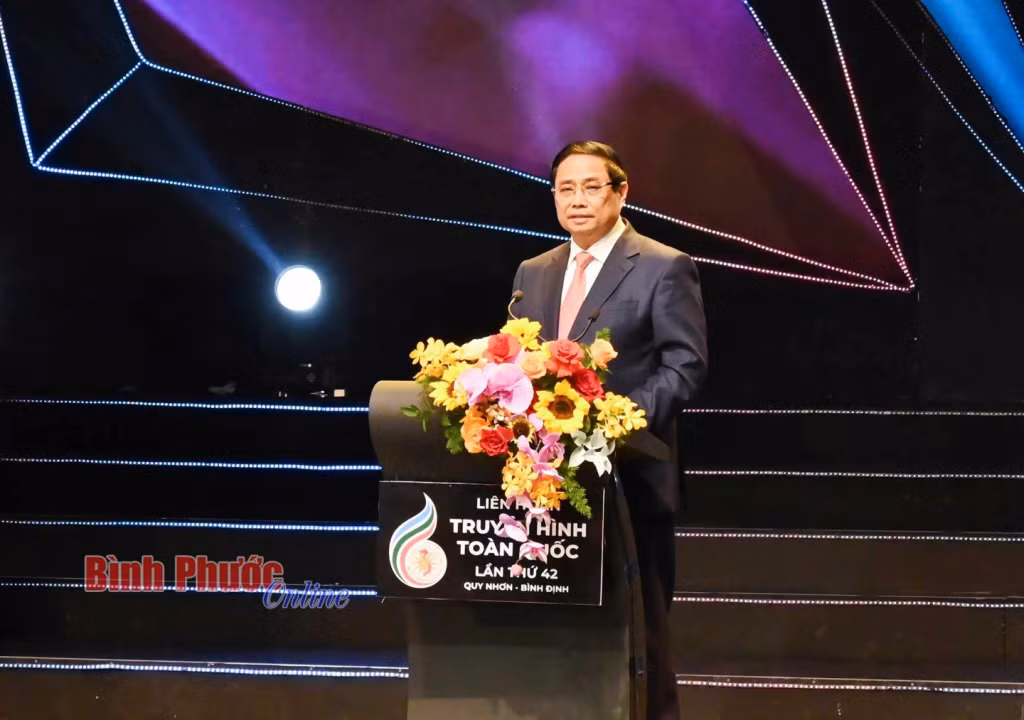 Thủ tướng Chính phủ Phạm Minh Chính phát biểu tại lễ bế mạc Liên hoan truyền hình toàn quốc lần thứ 42. Ảnh: Báo Bình Phước.
