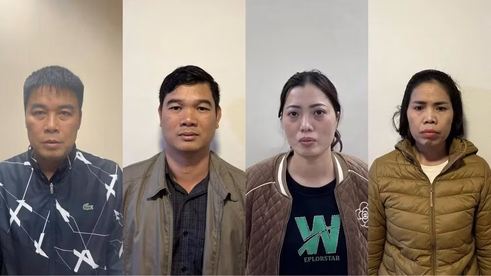Bị can Nguyễn Văn Hậu (ngoài cùng bên trái) và các bị can khác trong vụ án. Ảnh: Bộ Công an