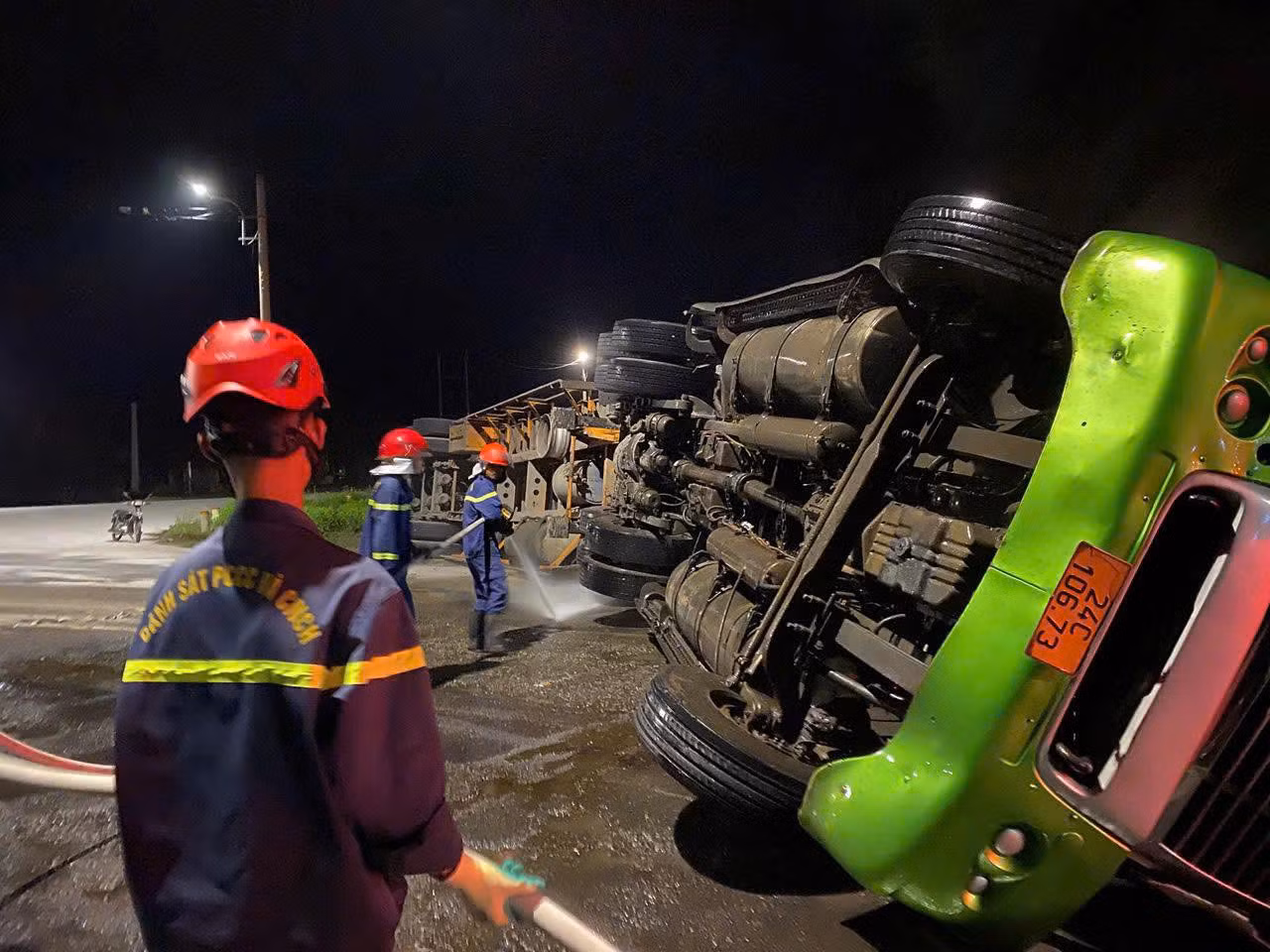 Hiện trường vụ lật xe. Ảnh: Công an Quảng Ngãi