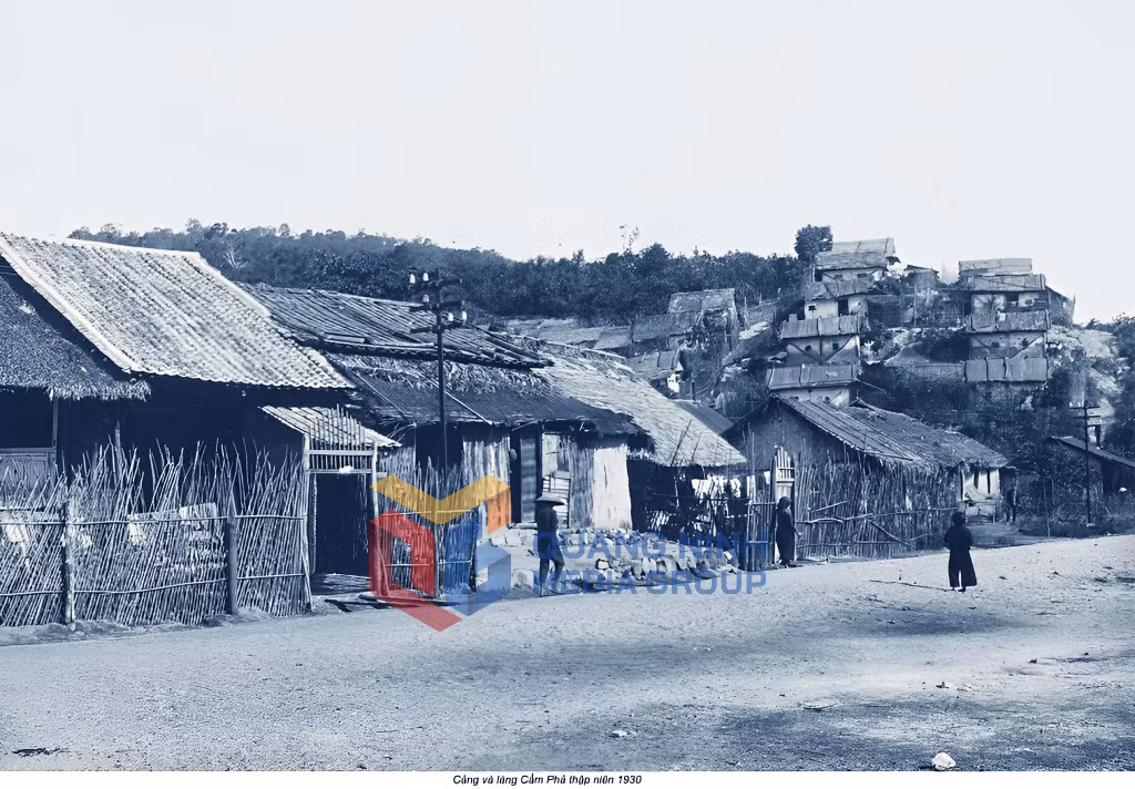 Làng ven biển Cẩm Phả những năm 1930. Ảnh: Otofun.net