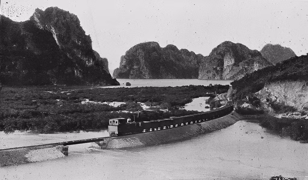 Tuyến đường sắt chạy qua Hòn Gai, Quảng Ninh thời thuộc địa