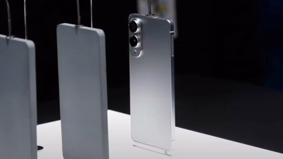 Thiết kế quá mỏng của Galaxy S25 Edge có thể đem đến nhiều hạn chế. Ảnh: Android Police.