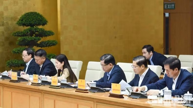 Lãnh đạo các bộ, ngành, đại biểu tham dự phiên họp. (Ảnh: TRẦN HẢI)