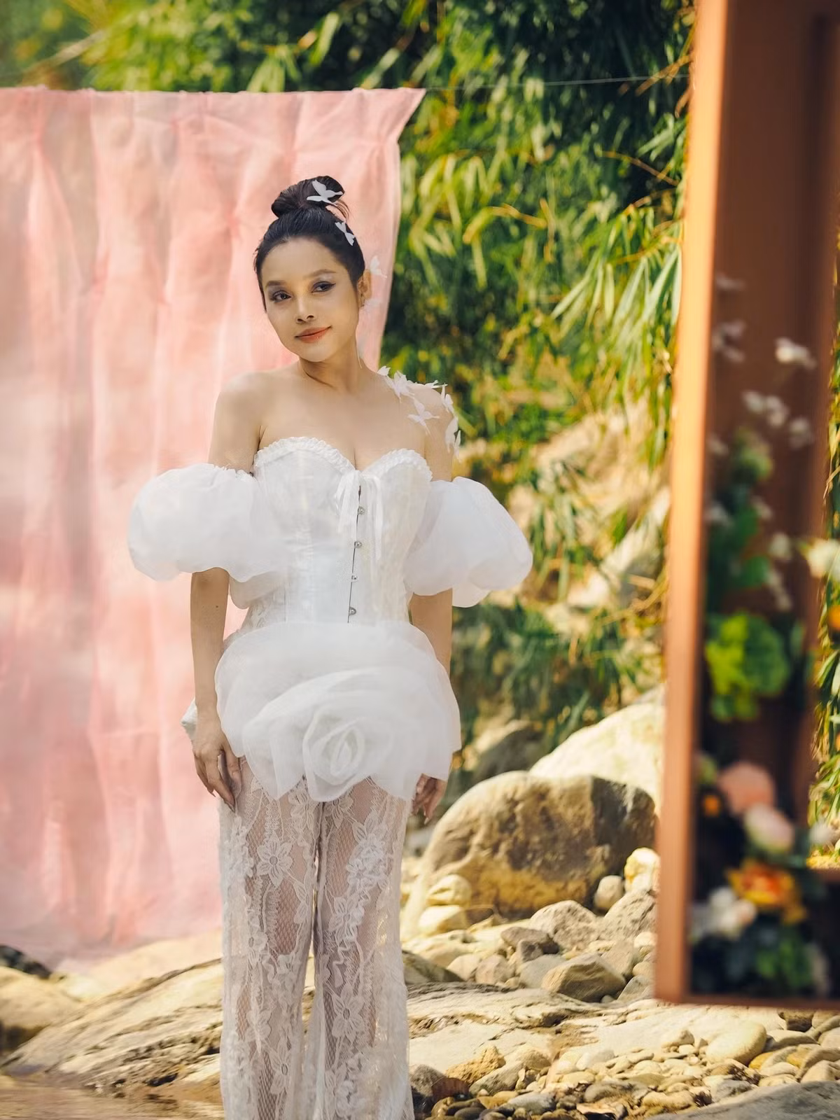 Đoàn Thúy Trang thực hiện MV cho tất cả ca khúc trong album. Ảnh: FBNV.