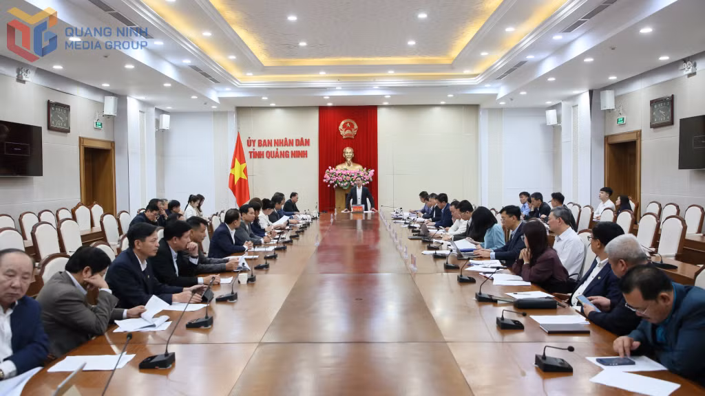 Quang cảnh buổi làm việc giữa UBND tỉnh với Ban Thường vụ Hiệp hội doanh nghiệp tỉnh.