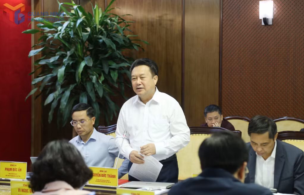 Đồng chí Nguyễn Đức Thành, Chủ nhiệm Ủy ban Kiểm tra Tỉnh ủy, phát biểu tại cuộc họp.