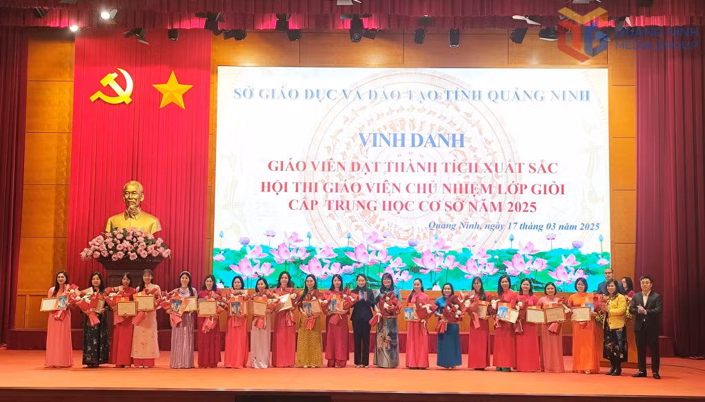 Các giáo viên đạt thành tích xuất sắc trong Hội thi Giáo viên dạy giỏi cấp THCS và THPT tỉnh Quảng Ninh năm 2025 được vinh danh tại lễ tổng kết. 
