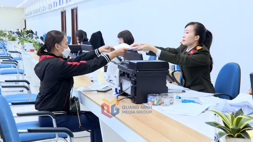 Thuận tiện, nhanh chóng, đó là phản hồi chung của hầu hết công dân khi đến làm thủ tục cấp lý lịch tư pháp tại Trung tâm phục vụ hành chính công Tỉnh những ngày vừa qua.