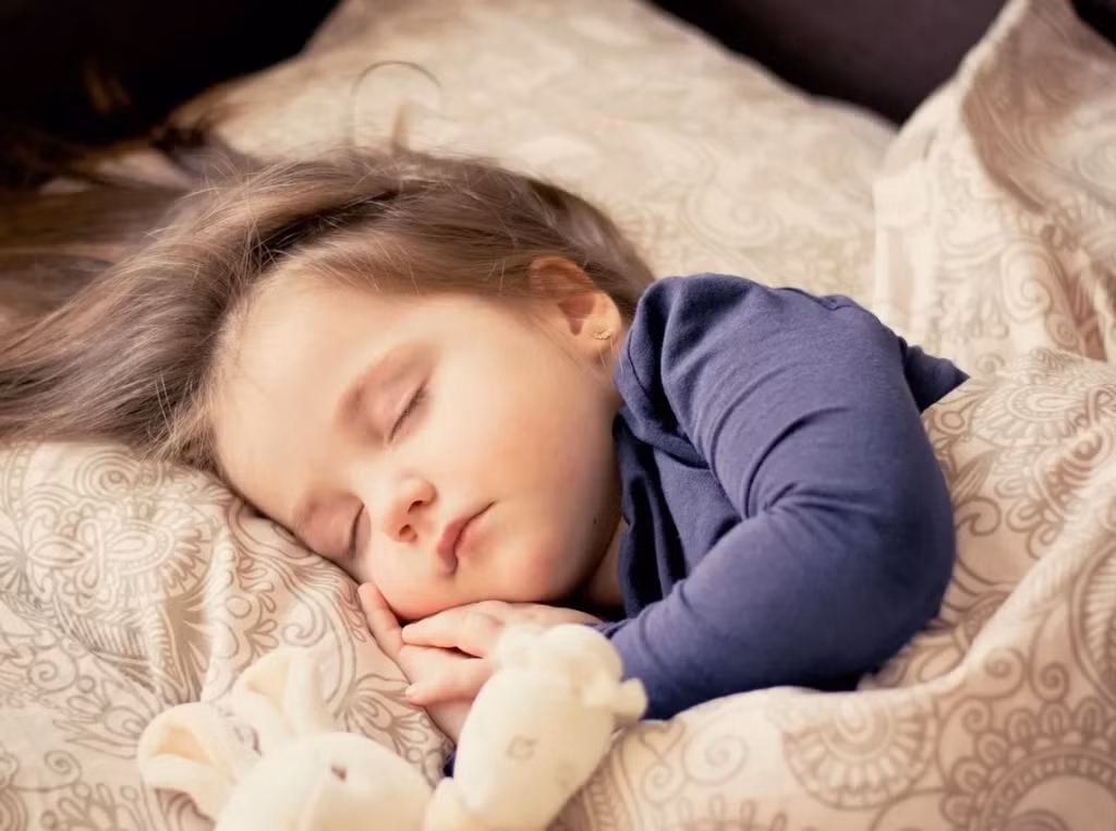 Cẩn trọng với những mẹo nuôi con theo các trào lưu trên mạng xã hội - Ảnh 2.