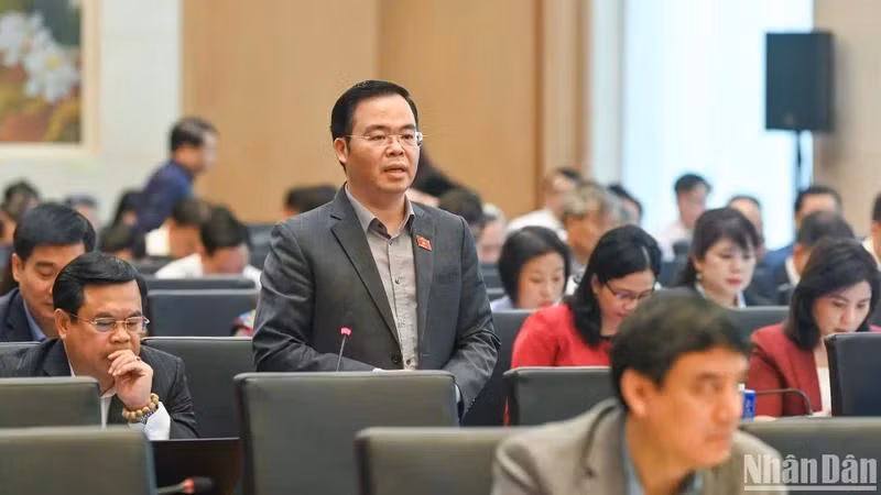 Đại biểu Quốc hội Trần Văn Khải (đoàn Hà Nam) cho ý kiến về dự thảo Luật Công nghiệp công nghệ số. (Ảnh: DUY LINH)