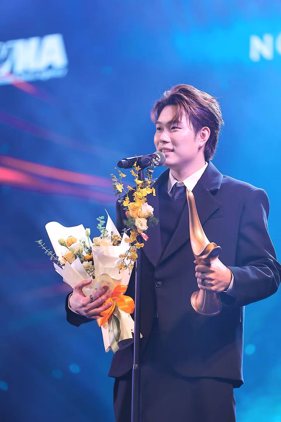 Dương Domic nhận giải Nghệ sĩ mới của năm