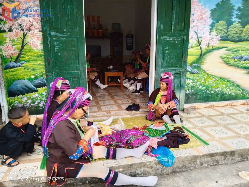 Người dân xã Hải Sơn, giữ gìn và phát huy giá trị văn hóa truyền thống dân tộc Dao Thanh Y. Ảnh: Trần Tương (Trung TTT&VH TP Móng Cái)
