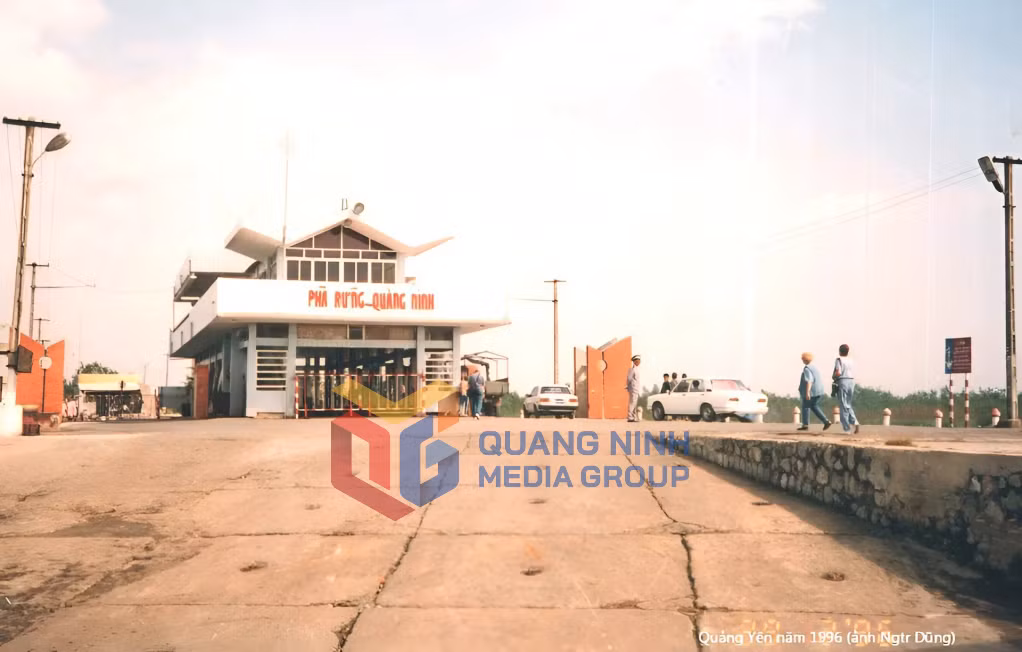 Phà Rừng năm 1996. Ảnh: Ngtr Dũng