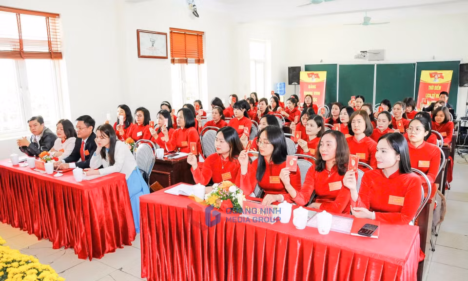 Chi bộ Trường Tiểu học Bãi Cháy đã tổ chức thành công Đại hội Chi bộ lần thứ XIII nhiệm kỳ 2025-2027.