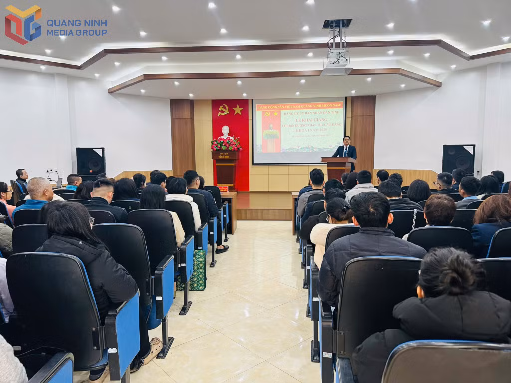 Quang cảnh lễ khai giảng.