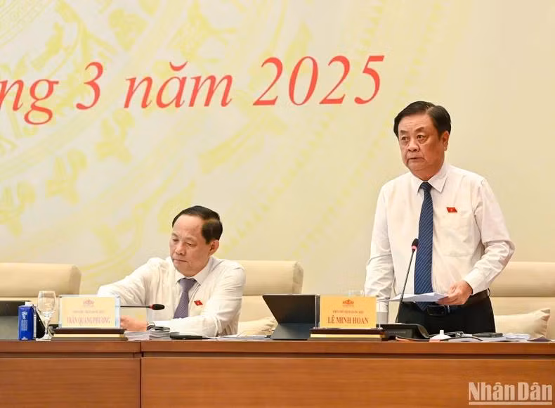 Phó Chủ tịch Quốc hội Lê Minh Hoan điều hành nội dung thảo luận. (Ảnh: DUY LINH)
