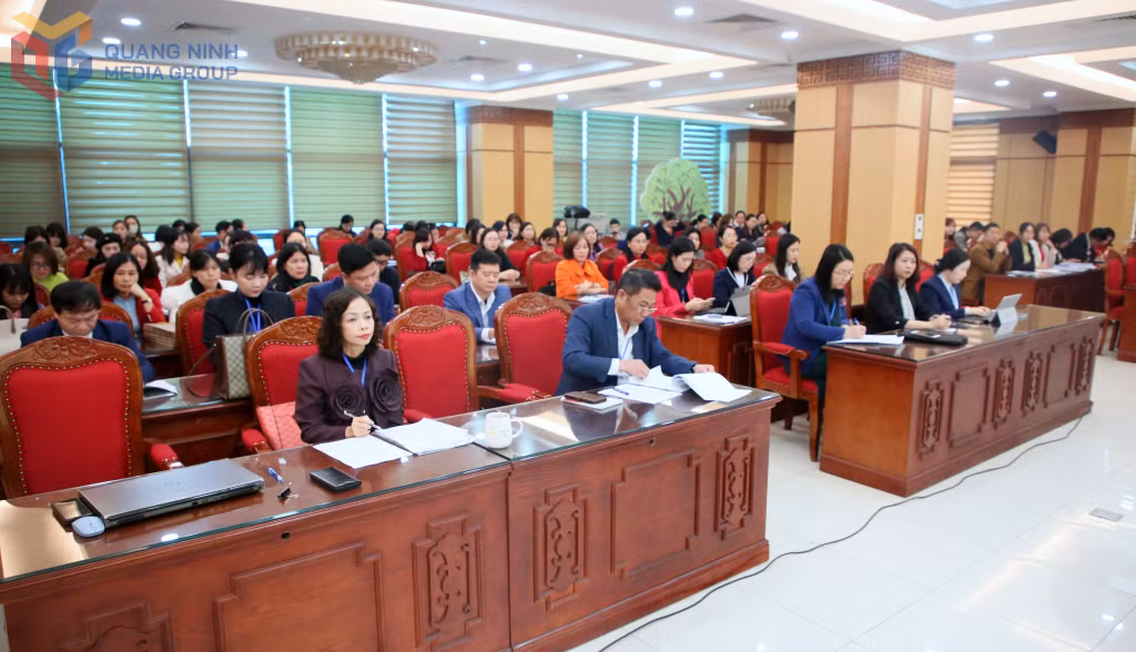 Quang cảnh lễ khai mạc Hội thi Giáo viên chủ nhiệm lớp giỏi cấp THPT tỉnh Quảng Ninh năm 2025.