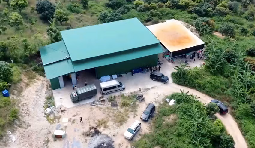 Chiều 26.3, Cục Cảnh sát điều tra tội phạm về ma túy (C04 Bộ Công an) thông tin việc vừa phối hợp Chi cục Hải quan tỉnh Khánh Hòa, Cục Hải quan (Bộ Tài chính), Viện VKSND Tối cao triệt phá đường dây tổ chức sản xuất trái phép ma túy tại tỉnh Khánh Hòa. Ảnh cắt từ clip C04