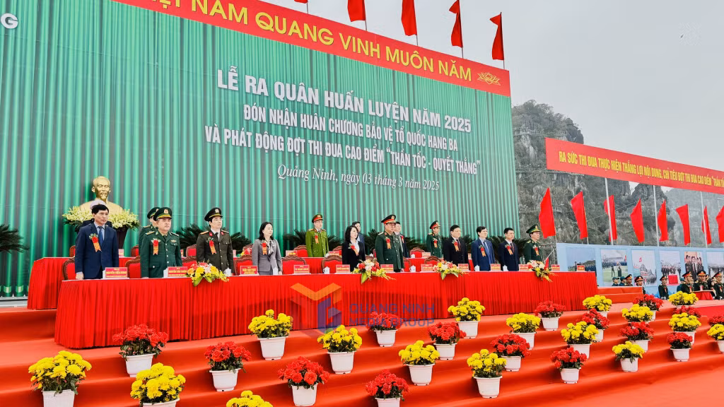 Các đại biểu tham dự Lễ ra quân huấn luyện.