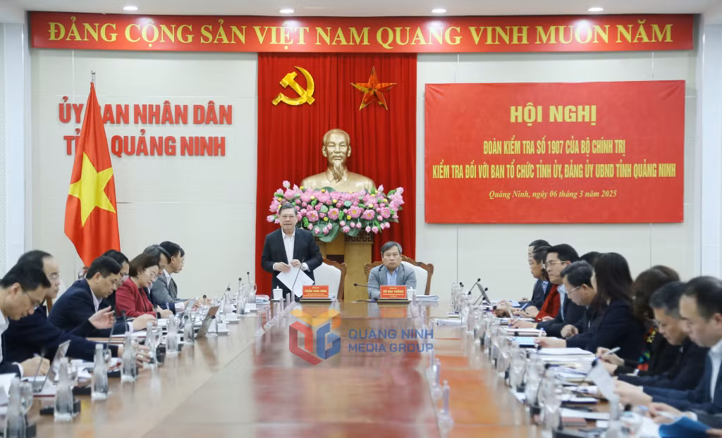 đồng chí Trần Văn Rón, Ủy viên Trung ương Đảng, Phó Chủ nhiệm Thường trực Ủy ban Kiểm tra Trung ương, Phó Trưởng đoàn kiểm tra, kết luận tại hội nghị.