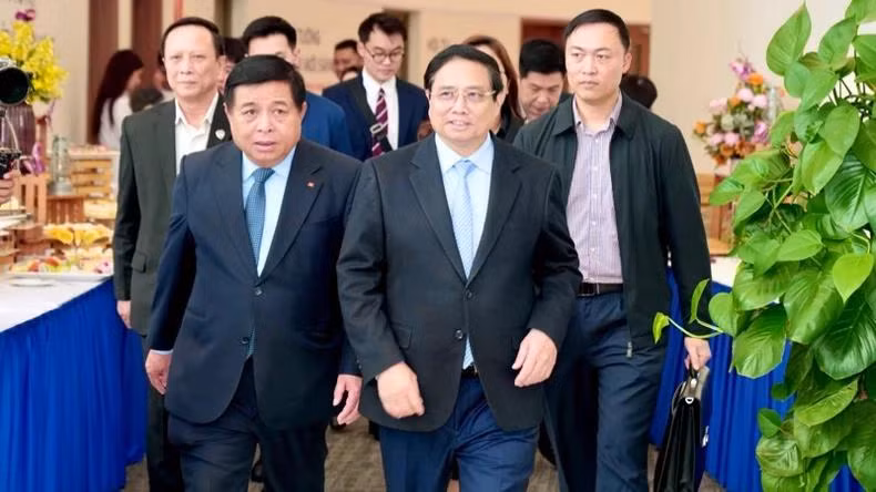 Thủ tướng Phạm Minh Chính, Phó Thủ tướng Nguyễn Chí Dũng tới dự Diễn đàn. (Ảnh: TUẤN HÙNG)