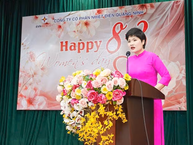 Đồng chí Vũ Thị Hồng Thanh - Trưởng ban nữ công Công ty phát biểu tại chương trình.