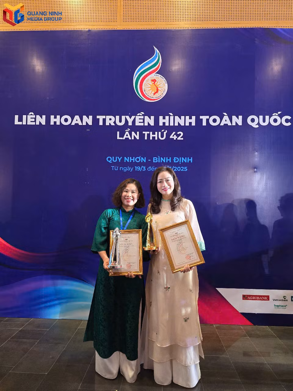 Hai tác giả Trung tâm truyền thông tỉnh.được giải Vàng và giải Bạc.