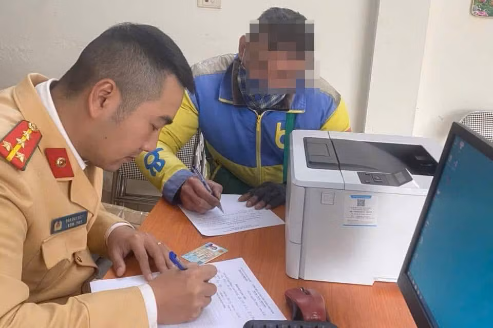 CSGT đã mời 2 người liên quan tới làm việc. Ảnh: CACC