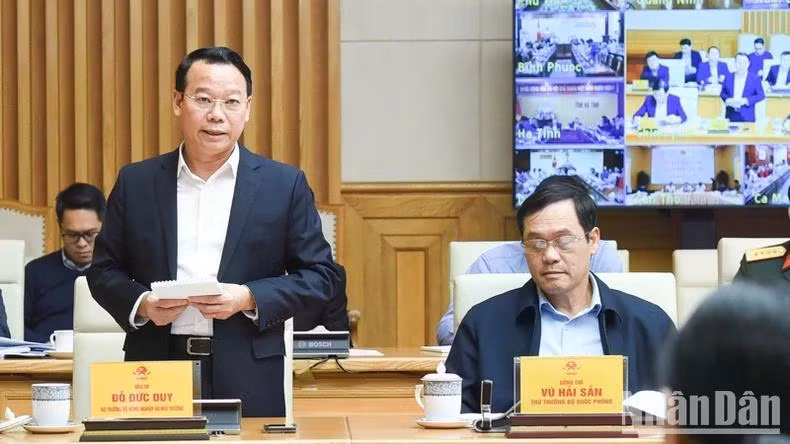 Bộ trưởng Nông nghiệp và Môi trường Đỗ Đức Duy phát biểu ý kiến tại Phiên họp. (Ảnh: TRẦN HẢI)