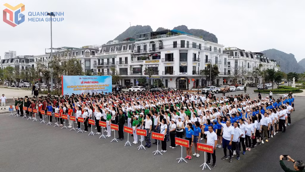 Quang cảnh lễ phát động.