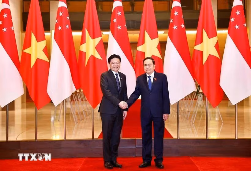 Chủ tịch Quốc hội Trần Thanh Mẫn hội kiến Thủ tướng Singapore Lawrence Wong. (Ảnh: Doãn Tấn/TTXVN)
