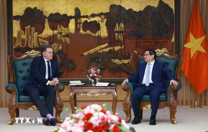 Thủ tướng Phạm Minh Chính tiếp Bộ trưởng Giao thông Pháp Philippe Tabarot. (Ảnh: Dương Giang/TTXVN)