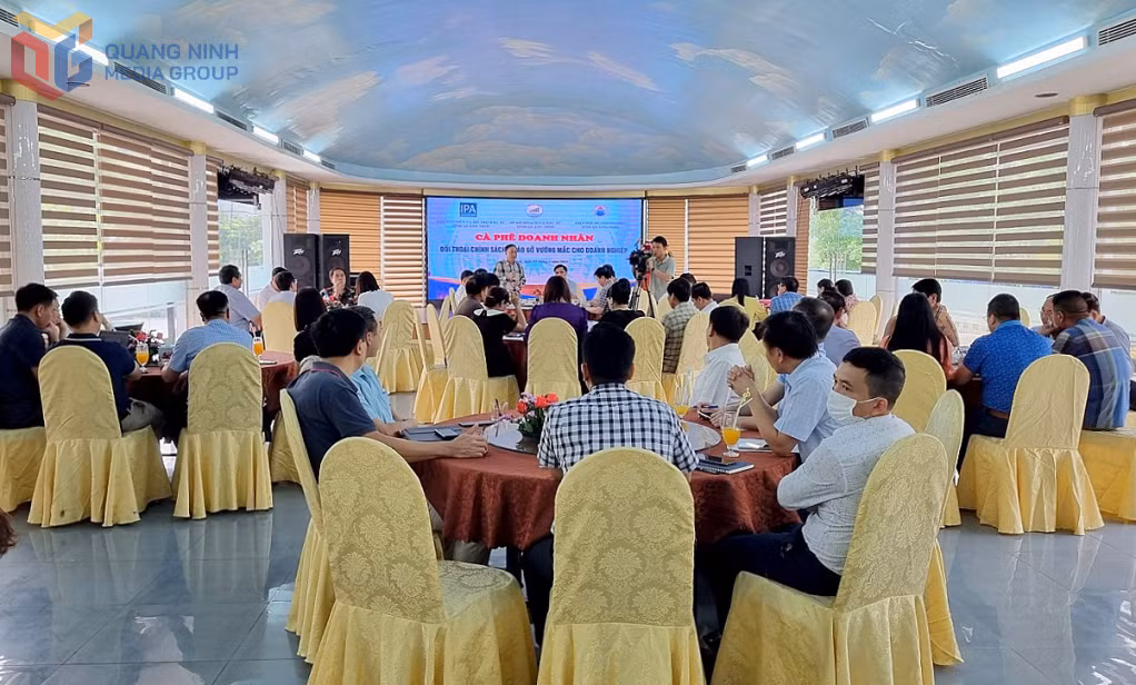 Tỉnh Quảng Ninh tổ chức nhiều chương trình Cafe doanh nhân, gặp mặt đối thoại với doanh nghiệp nhằm hỗ trợ, tháo gỡ tối đa khó khăn, vướng mắc, bảo đảm quyền, lợi ích hợp pháp của doanh nghiệp khu vực kinh tế tư nhân.