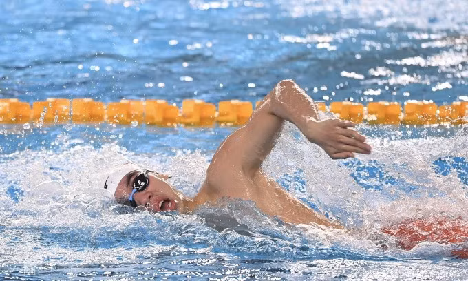 Huy Hoàng trên đường bơi 1.500m tự do nam SEA Games 31, tối 14/5. Ảnh: Giang Huy