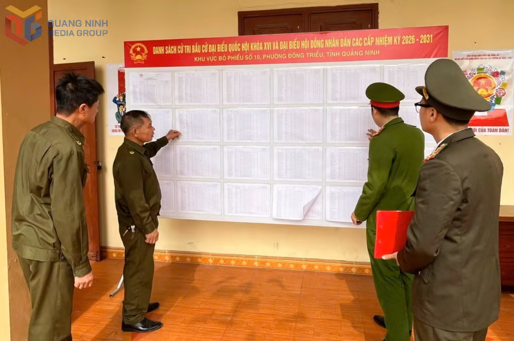 Công an phường Đông Triều phối hợp bảo đảm ANTT phục vụ bầu cử.