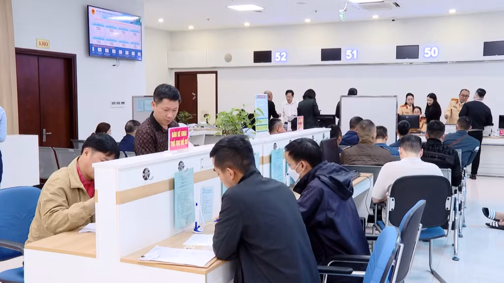 Hiện nay, bộ phận tiếp nhận giải quyết trực tiếp thủ tục hành chính về đăng ký xe, xử lý vi phạm giao thông đường bộ, sát hạch, cấp GPLX thuộc Phòng CSGt (Công an tỉnh) được tập trung tại Trung tâm phục vụ hành chính công tỉnh.