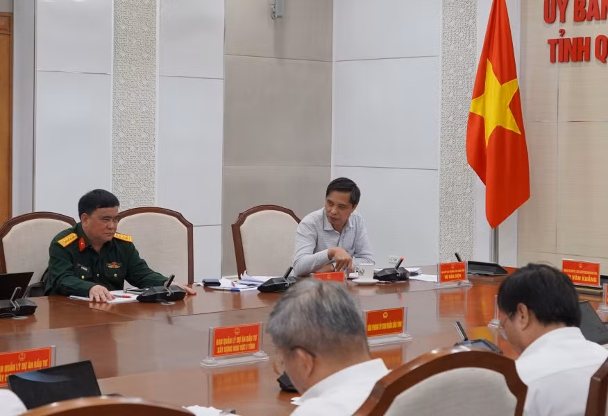 Đồng chí Vũ Văn Diện, Phó Chủ tịch Thường trực UBND tỉnh, phát biểu tại buổi làm việc.