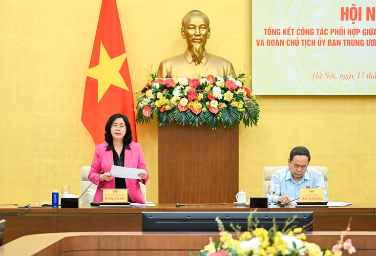 Chủ tịch Ủy ban Trung ương Mặt trận Tổ quốc Việt Nam Bùi Thị Minh Hoài phát biểu tại hội nghị. (Ảnh: DUY LINH)