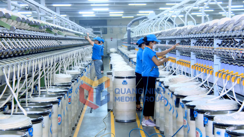 2026-03_Hoạt động sản xuất tại Công ty TNHH Khoa học Kỹ thuật Ngân Hà (khu công nghiệp Hải Hà). Ảnh: Phạm Tăng